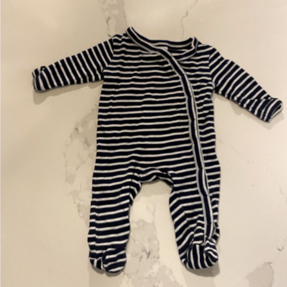⚫️ Nordstrom ⚫️ footed navy and white striped onesie with snaps - newborn